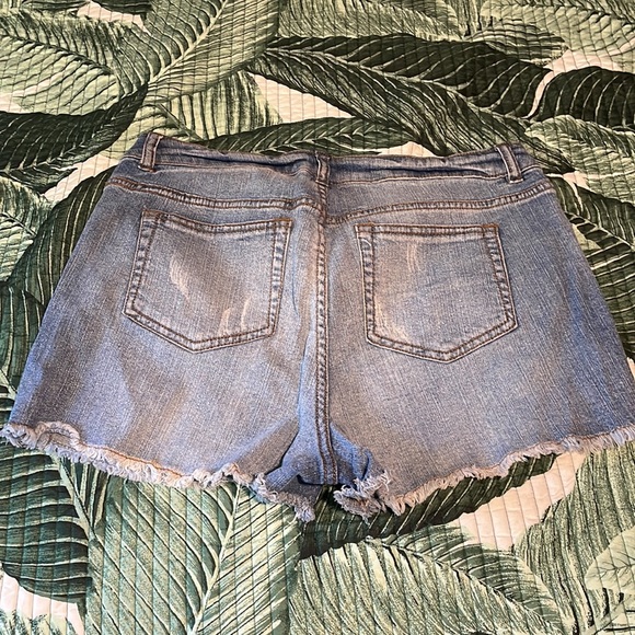 Mossimo Shorts Size 13 - Picture 2 of 3